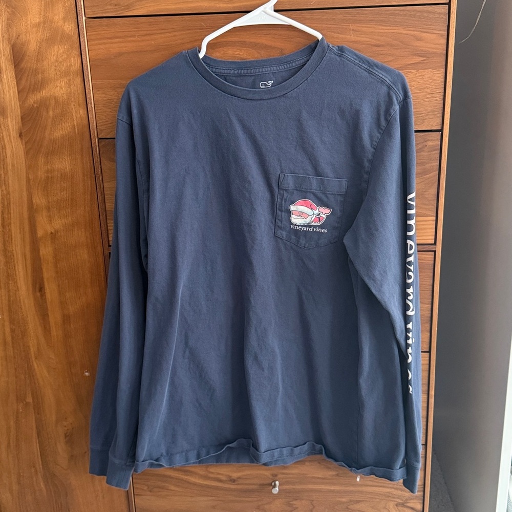 Vineyard Vines Shirt Mens Size M Blue Pocket Tee Santa Whale Christmas Graphic - Picture 8 of 10
